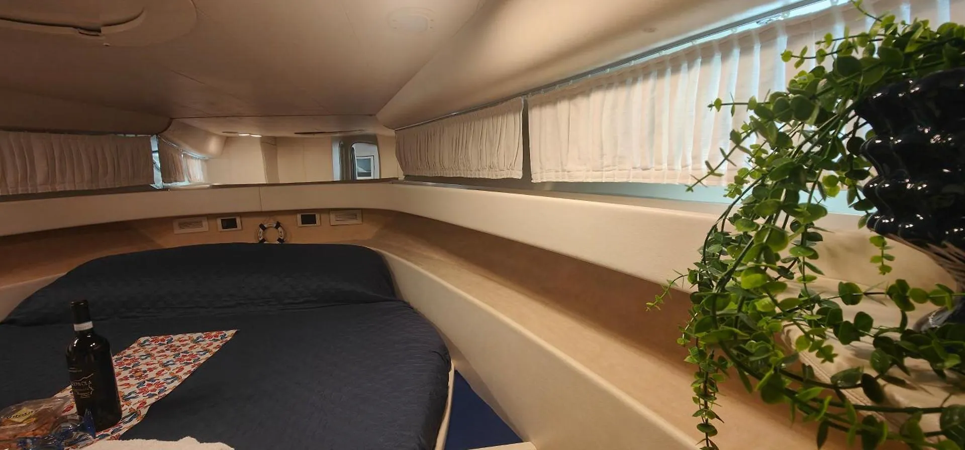 Botel Desire Charming House Boat Hotel Palermo