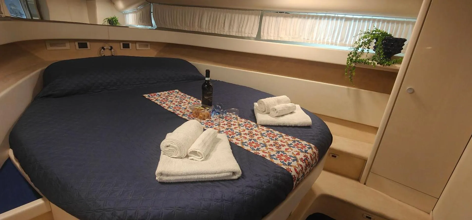 Desire Charming House Boat Hotel Palermo 0*,  Olaszország